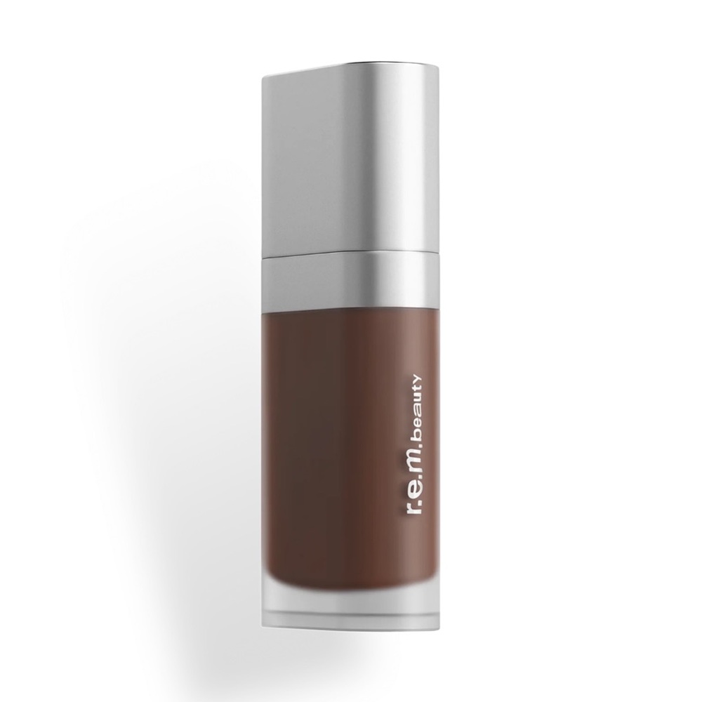 r.e.m. beauty Sweetener Foundation in shade RICH 7NW